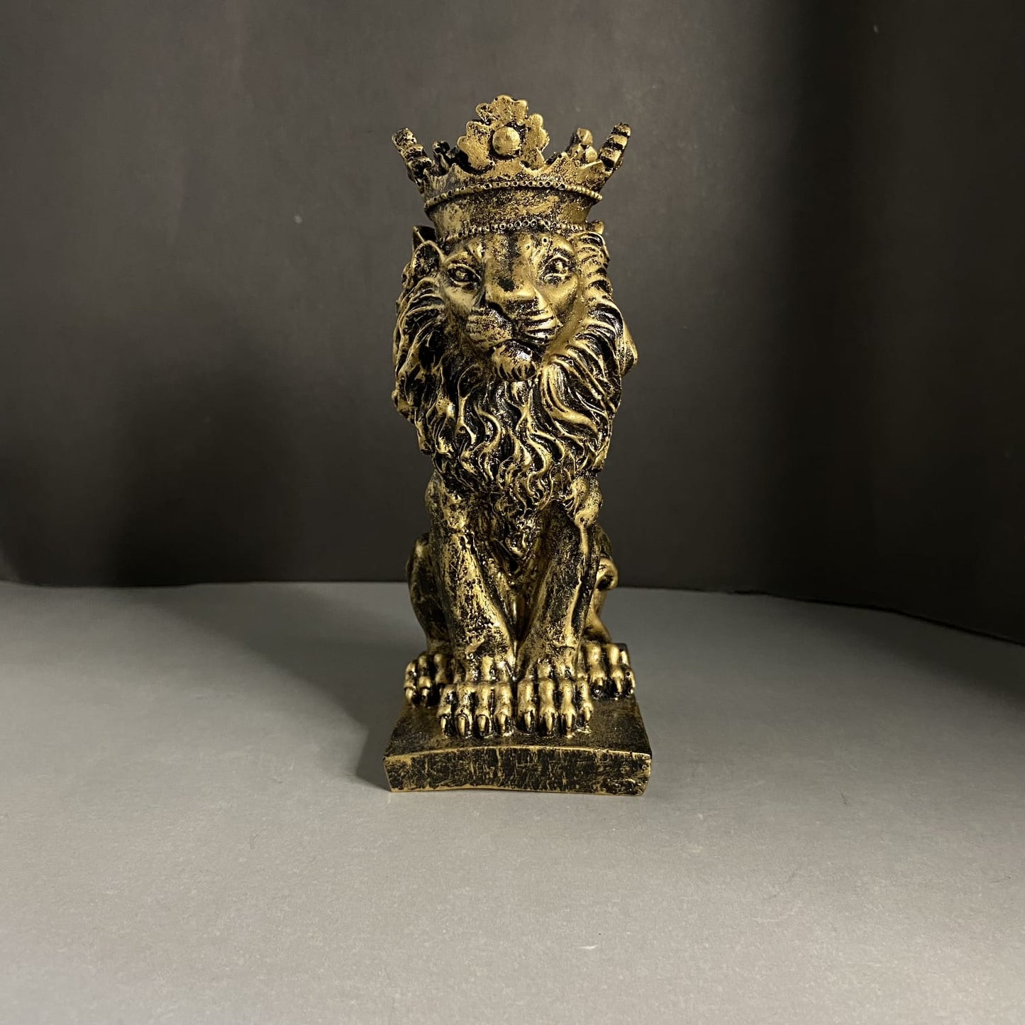 Royal Lion Statue With Corwn (Pakistan Made)