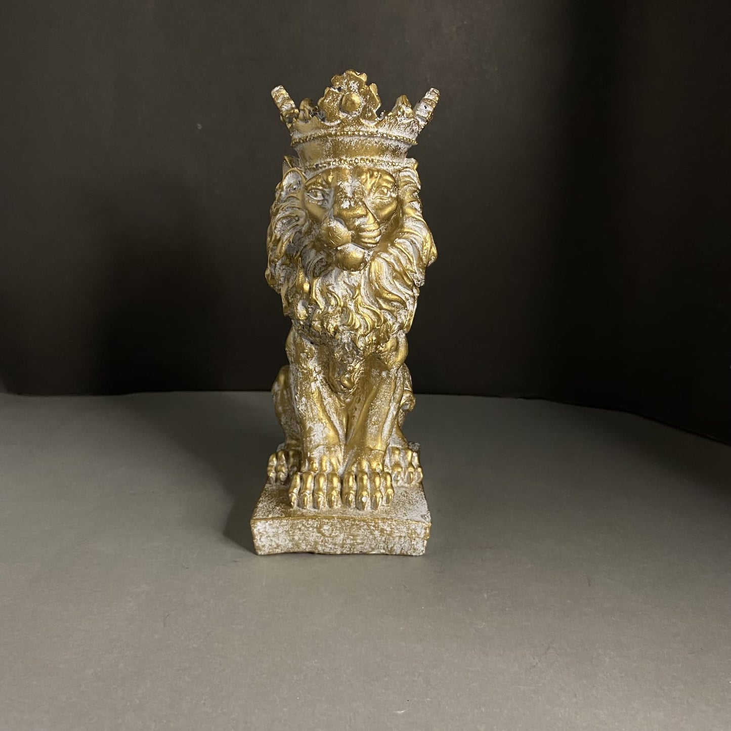 Royal Lion Statue With Corwn (Pakistan Made)